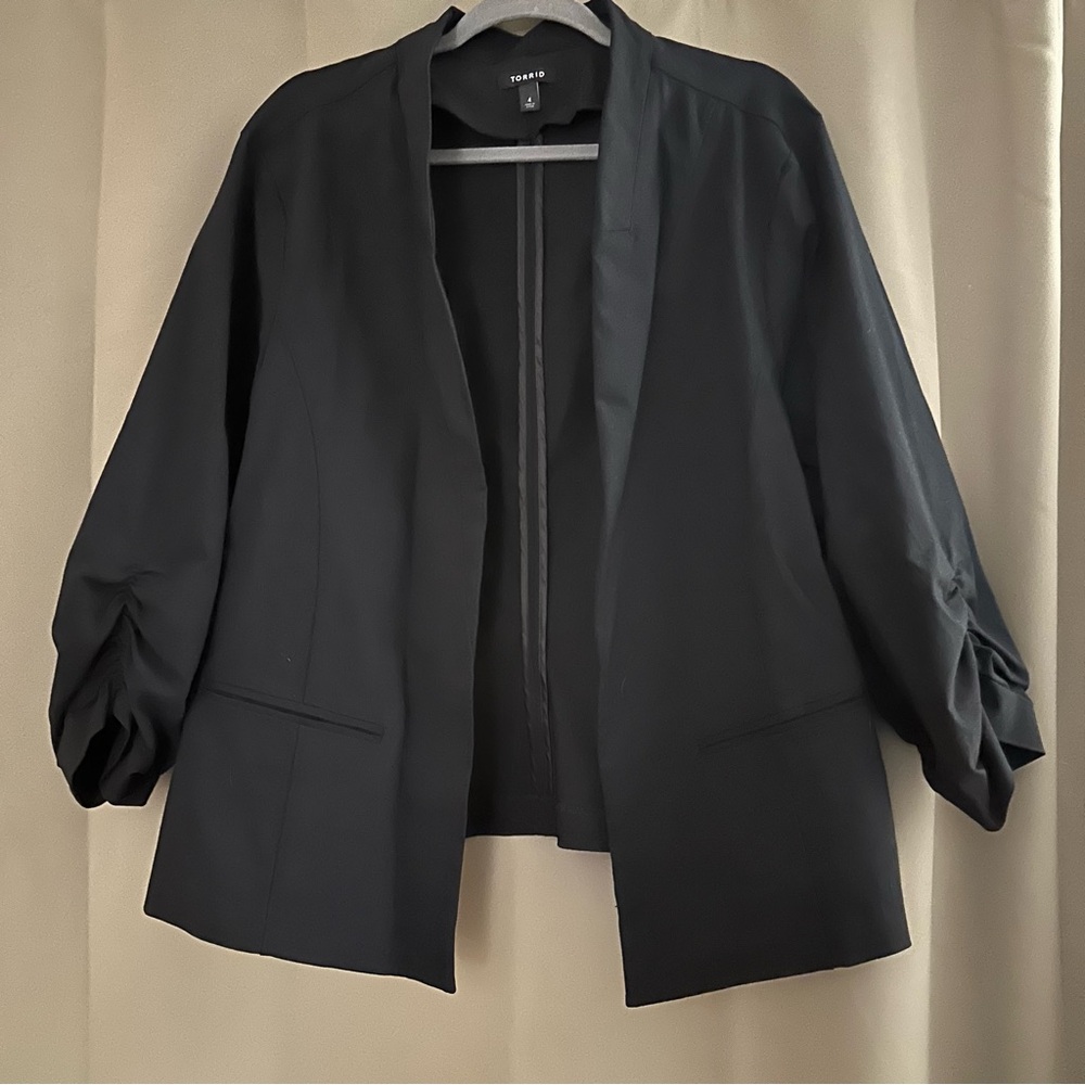 TORRID Open Front Blazer with Ruched Arms Black size 4 (4X, 26-28)